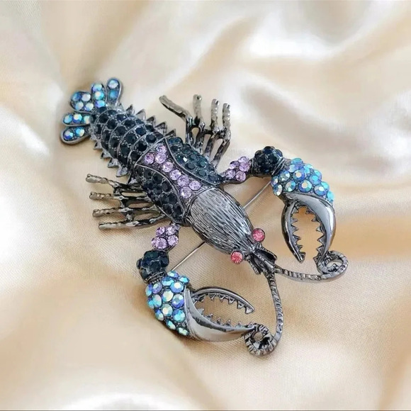 Lobster Crystal Brooch - Picture 1 of 5